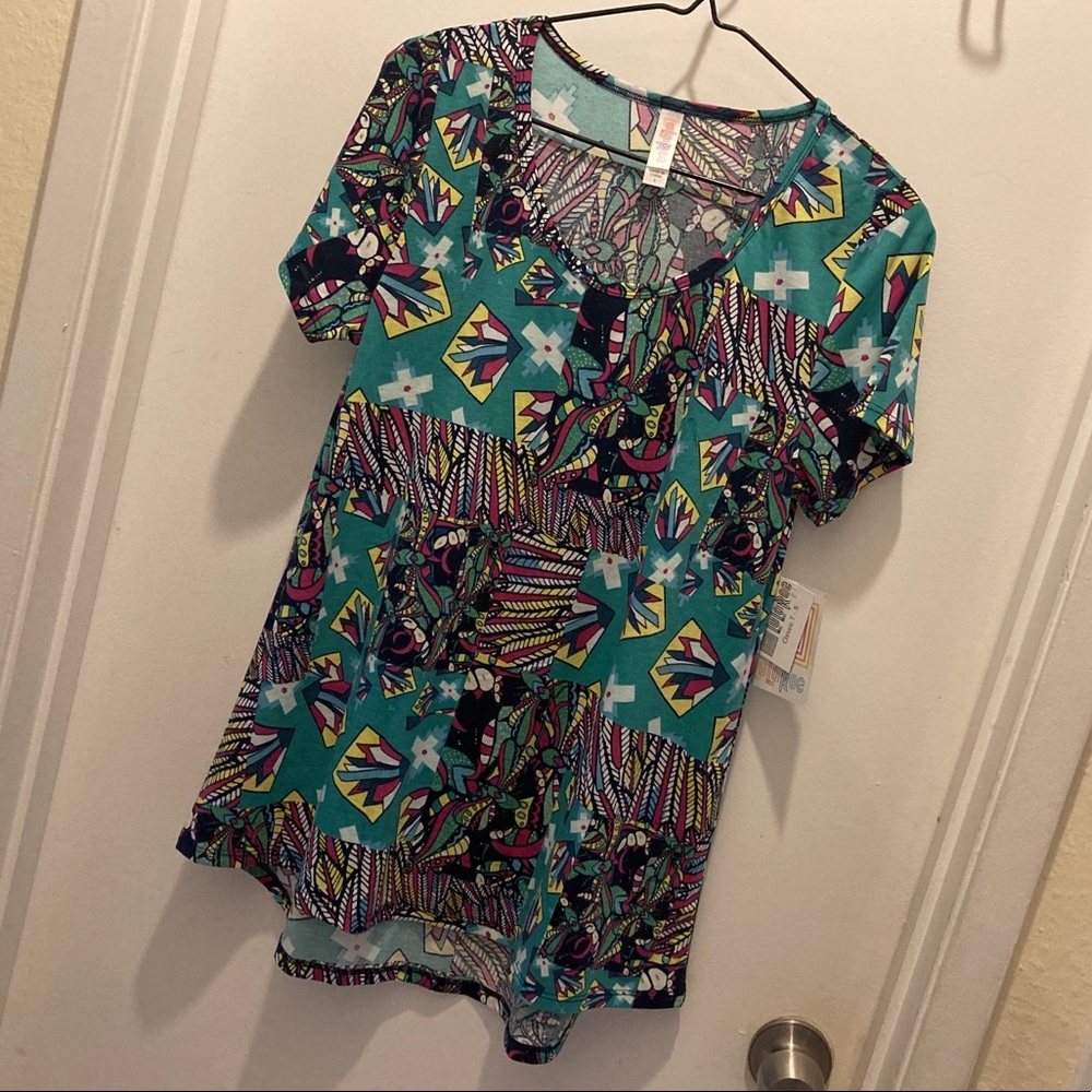 $6 / $8 / $10 SALE!
 S LuLaRoe Classic T